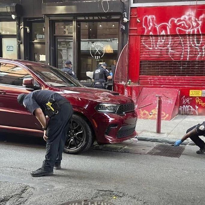 2 New York City police sergeants shot in struggle with armed robbery suspect, both expected to live